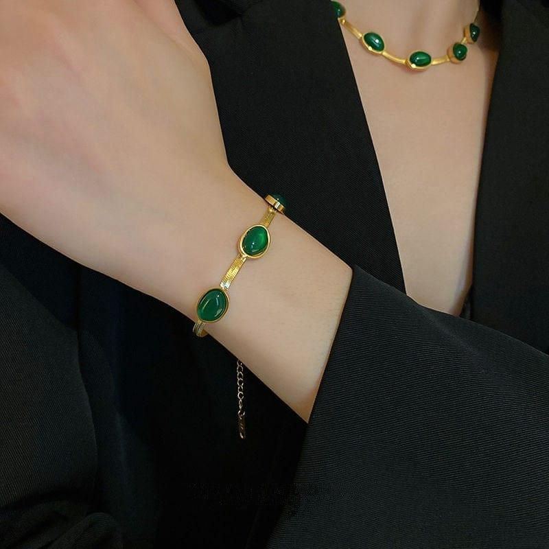 Mello Nest Oval Green Crystal Pendant Necklace and Bracelet Jewelry Set